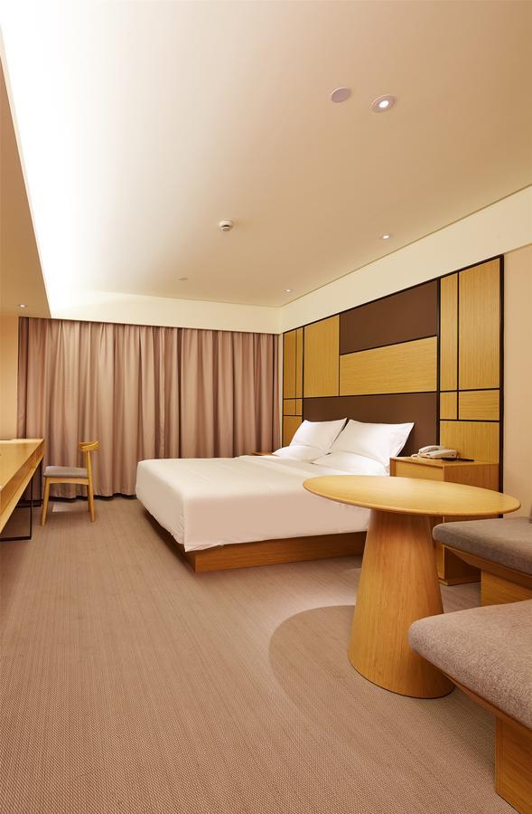 Ji Hotel Shanghai Hongqiao Transport Hub Linkong Zone Bagian luar foto