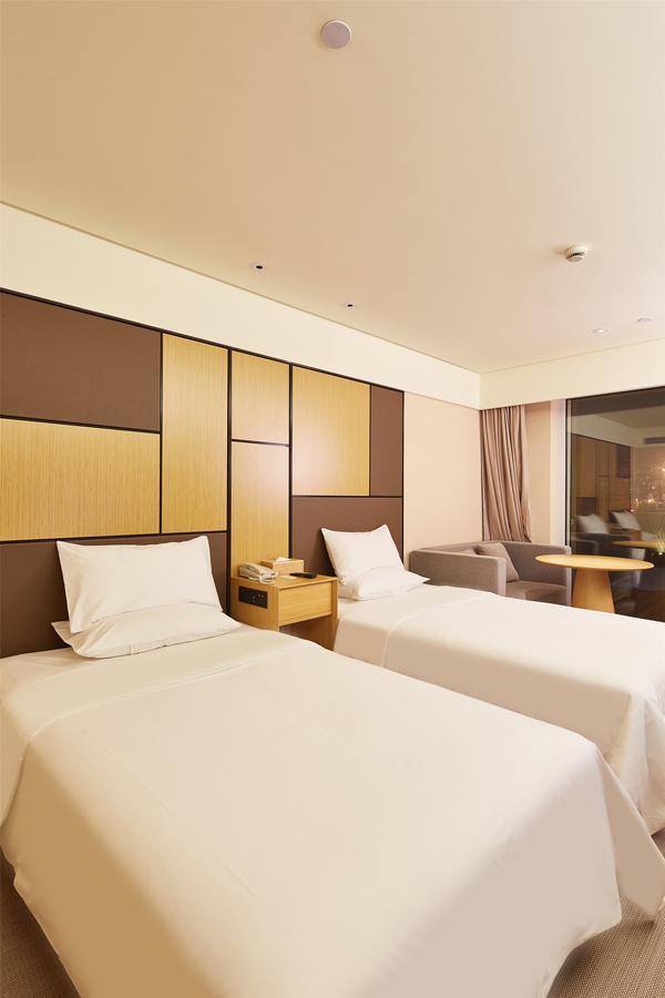 Ji Hotel Shanghai Hongqiao Transport Hub Linkong Zone Bagian luar foto