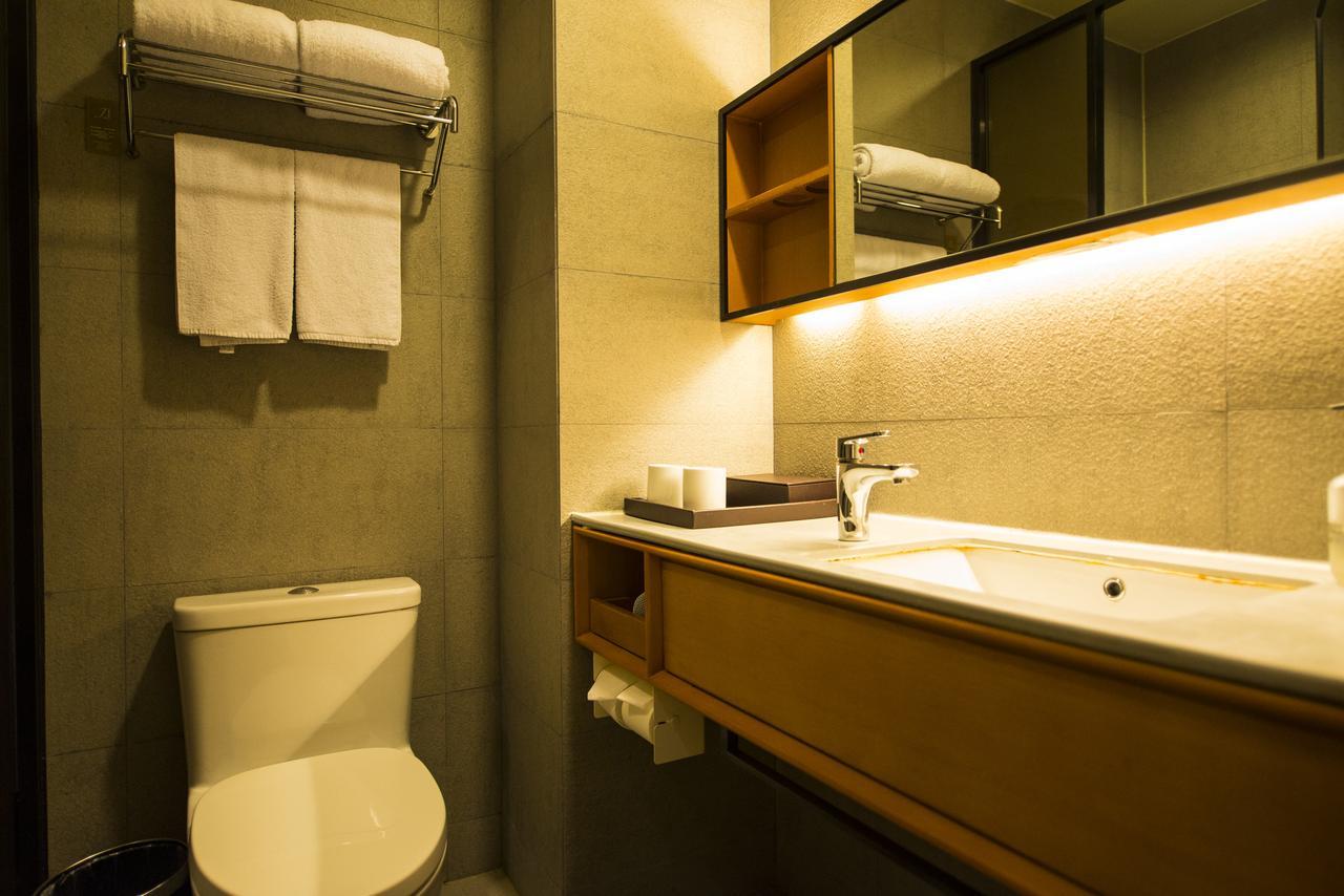Ji Hotel Shanghai Hongqiao Transport Hub Linkong Zone Bagian luar foto